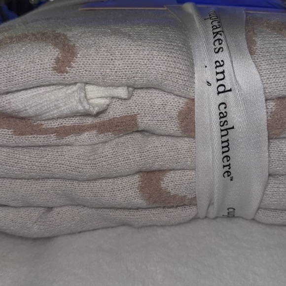 Cupcakes and cashmere pink ribbon/bow, king size reversible, knit blanke - Picture 6 of 11